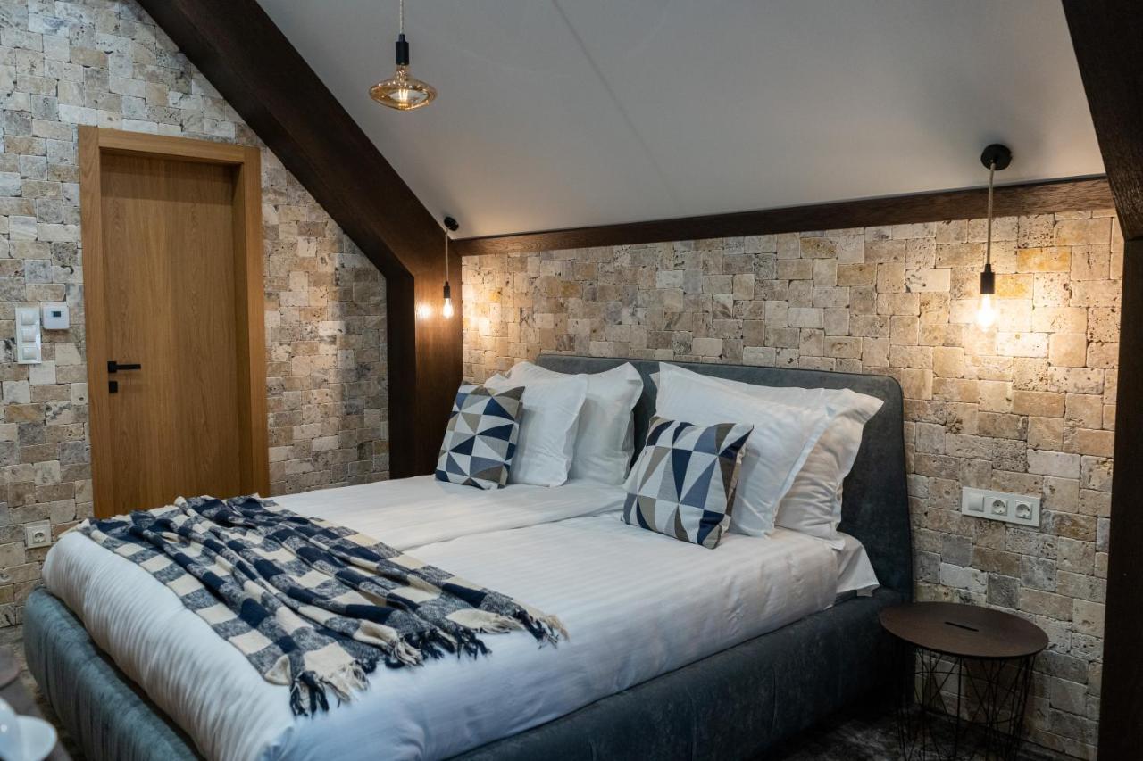 103 Alpine Hotel Panichishte Bagian luar foto