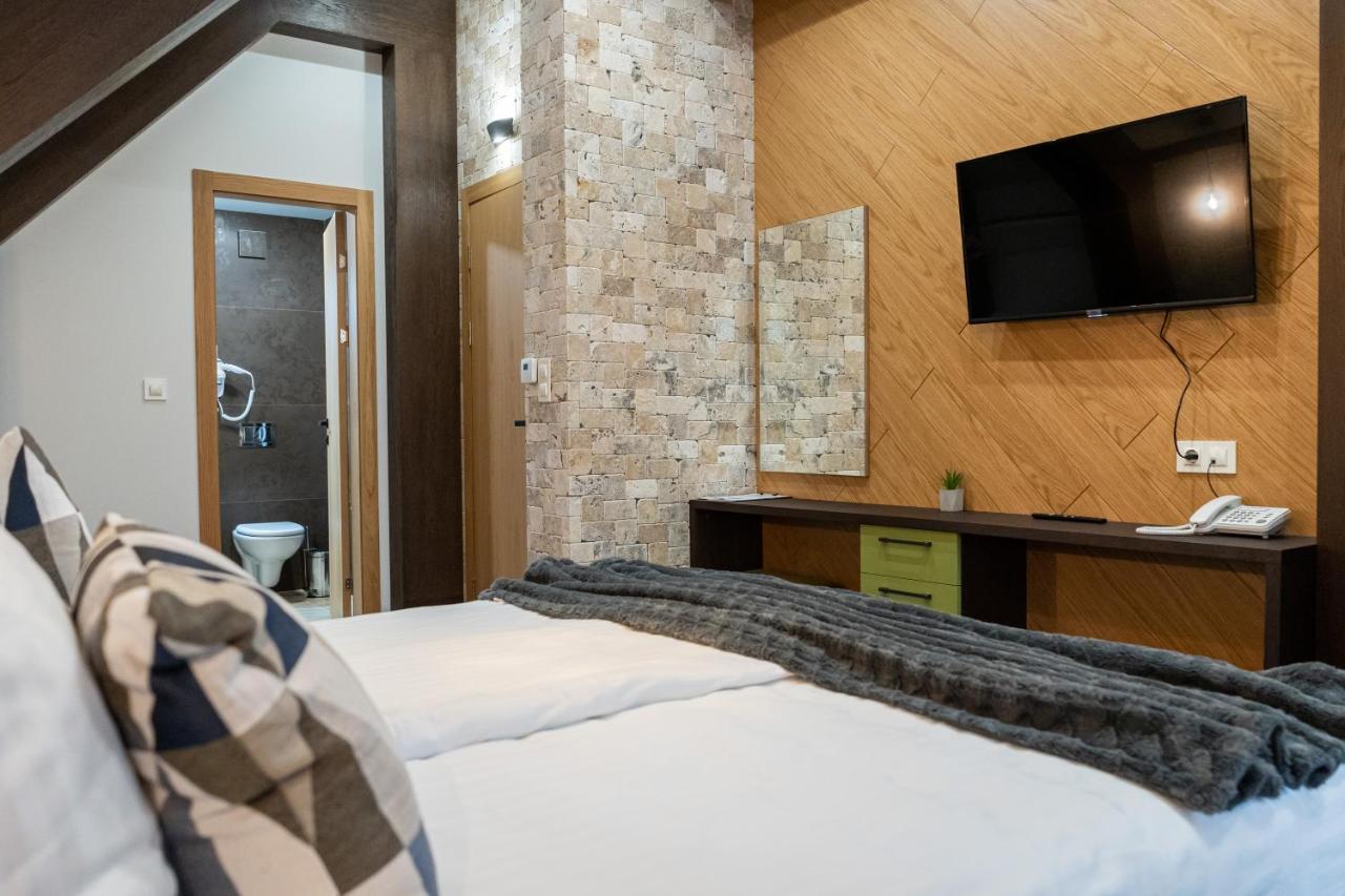 103 Alpine Hotel Panichishte Bagian luar foto